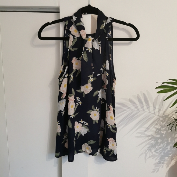 NWOT JustFab Sleeveless Bow Blouse XS - Picture 3 of 6